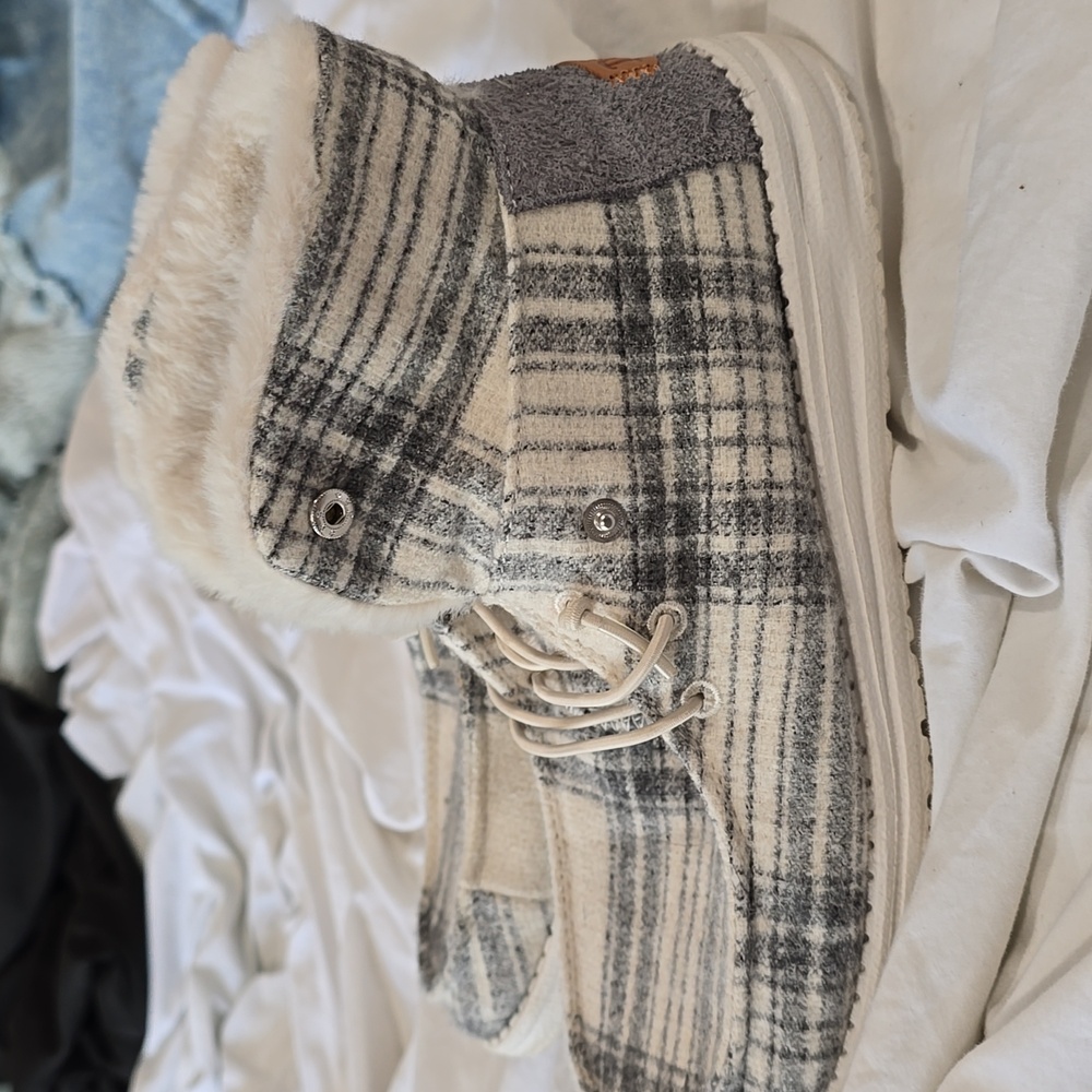 Hey Dude Wendy Fold Plaid - Picture 5 of 6